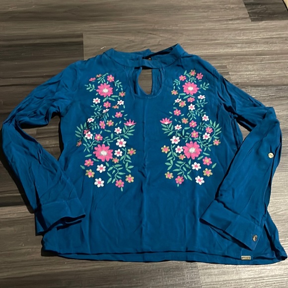 None Tops - M good condition Colombian